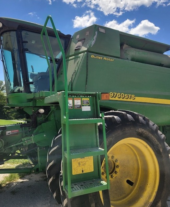 2006 John Deere 9760STS Combine - Image 2