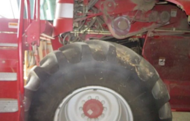 2006 Case IH 2377 Combine - Image 10