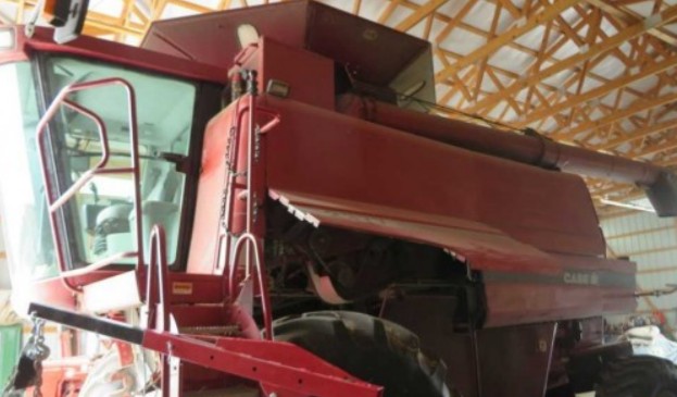 2006 Case IH 2377 Combine - Image 3