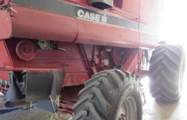 2006 Case IH 2377 Combine - Image 5
