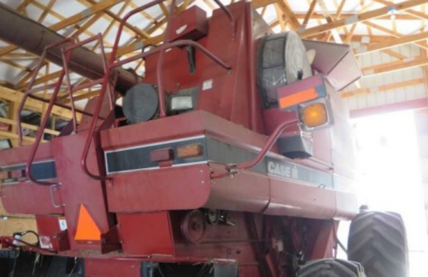 2006 Case IH 2377 Combine - Image 6