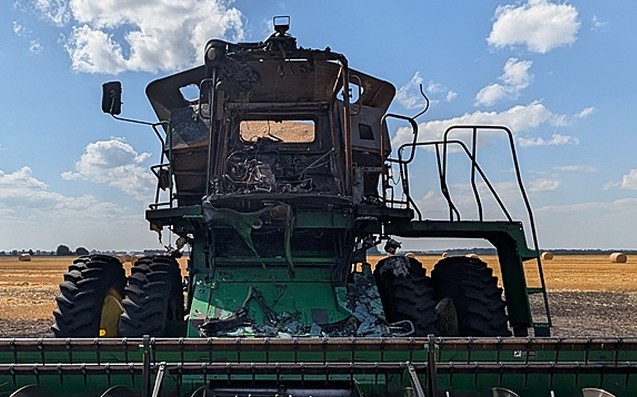 2007 John Deere 9760 Combine - Image 10