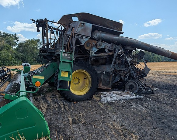 2007 John Deere 9760 Combine - Image 2