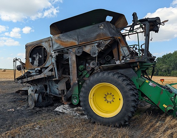 2007 John Deere 9760 Combine - Image 7