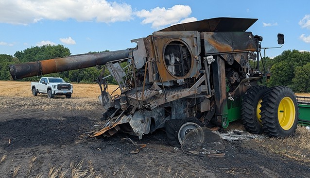 2007 John Deere 9760 Combine - Image 8