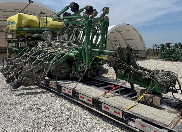 2010 John Deere 1790 Planter - Image 2