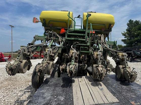 2010 John Deere 1790 Planter - Image 3