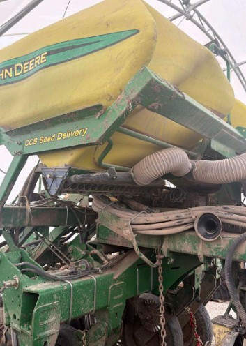 2010 John Deere 1790 Planter - Image 6