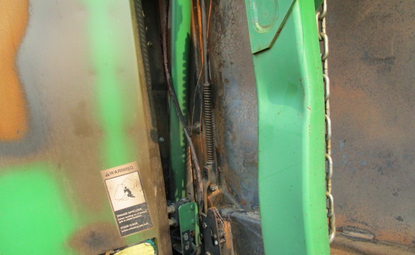2011 John Deere 568 Mega Wide Baler - Image 14
