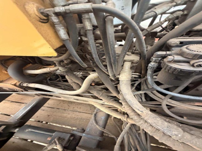 2011 Vermeer D24/40 Horizontal Directional Drill - Image 12