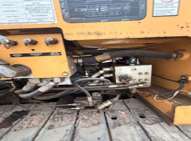 2011 Vermeer D24/40 Horizontal Directional Drill - Image 6