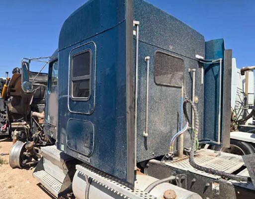 2012 Kenworth T8 Series - Image 10