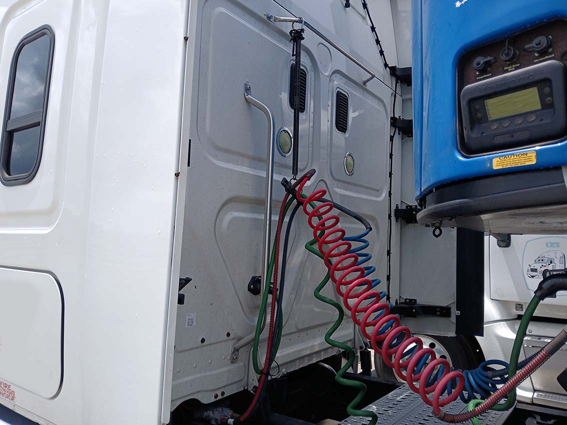 2013 Freightliner Cascadia - Image 9