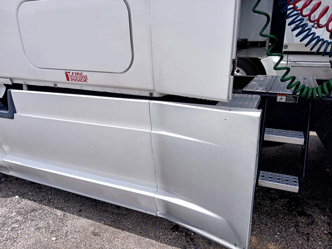 2013 Freightliner Cascadia - Image 10