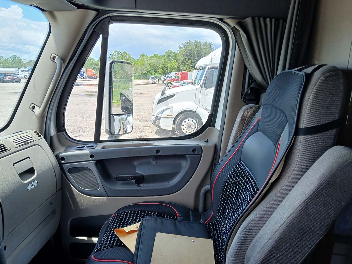 2013 Freightliner Cascadia - Image 15