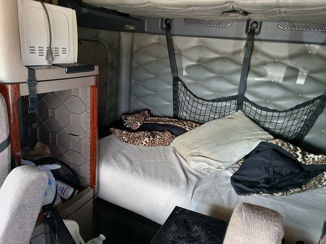 2013 Freightliner Cascadia - Image 17