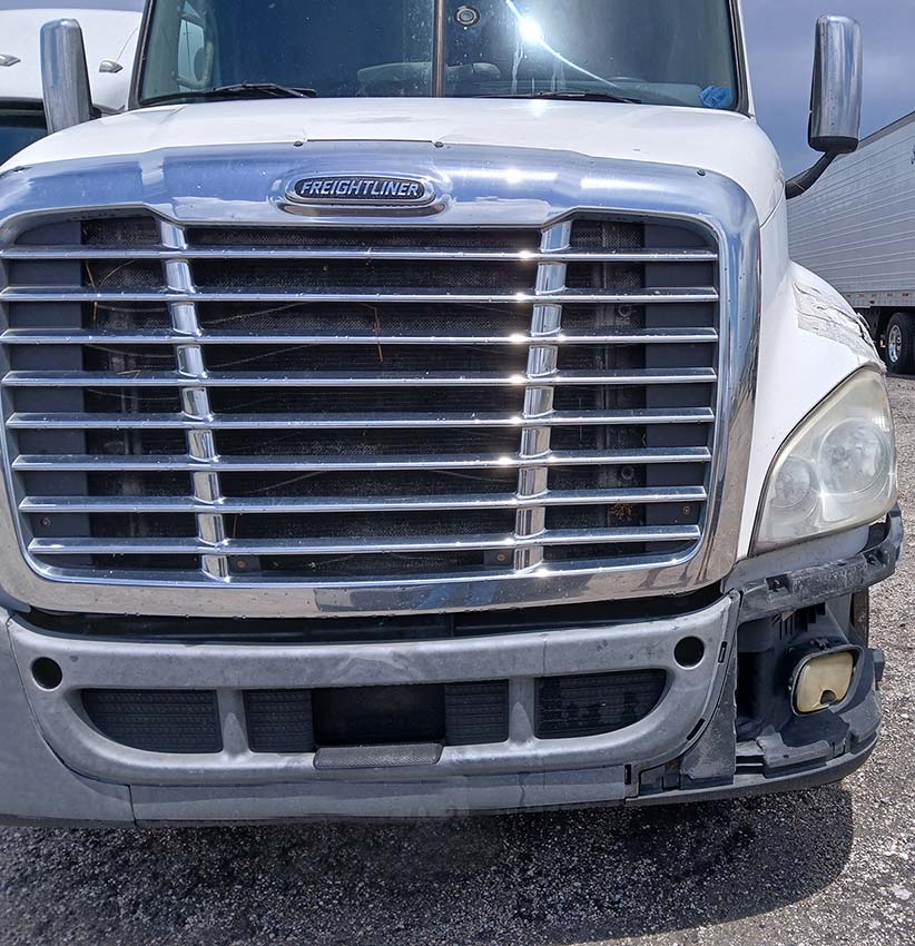 2013 Freightliner Cascadia - Image 3