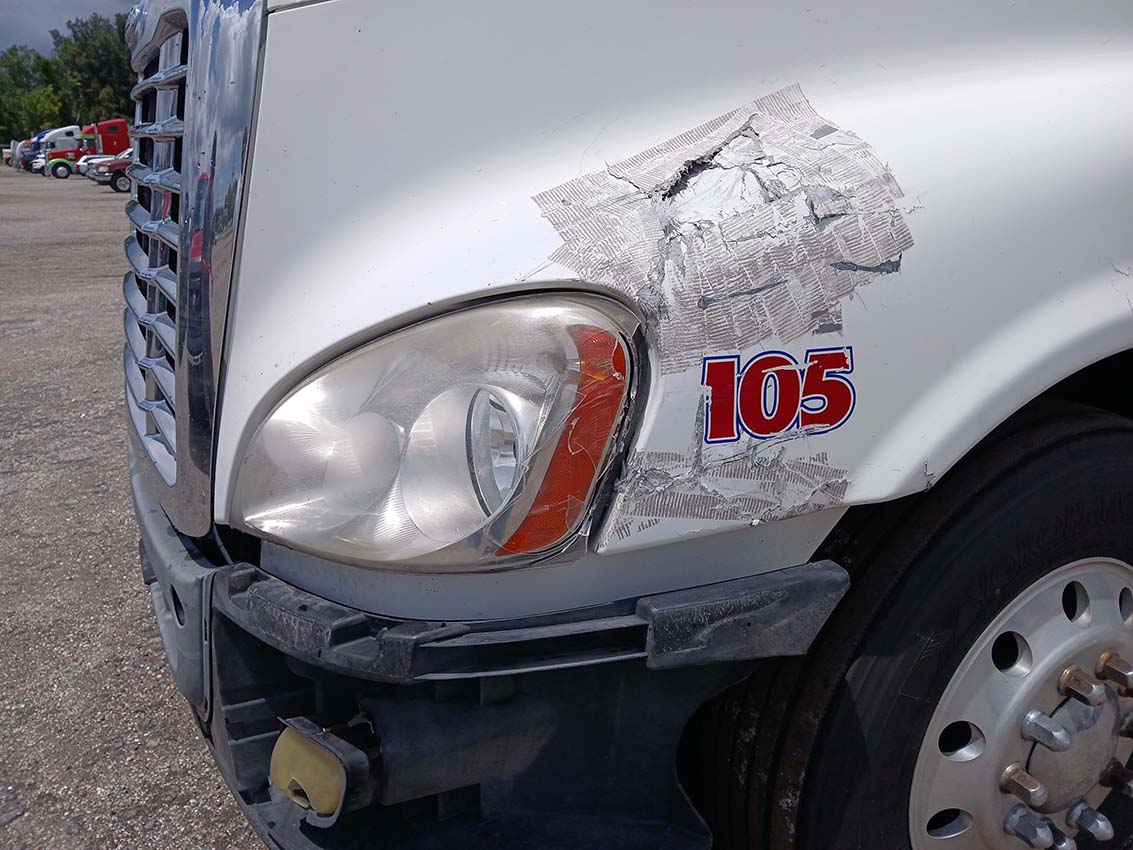 2013 Freightliner Cascadia - Image 4