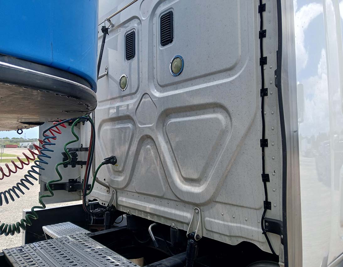 2013 Freightliner Cascadia - Image 5