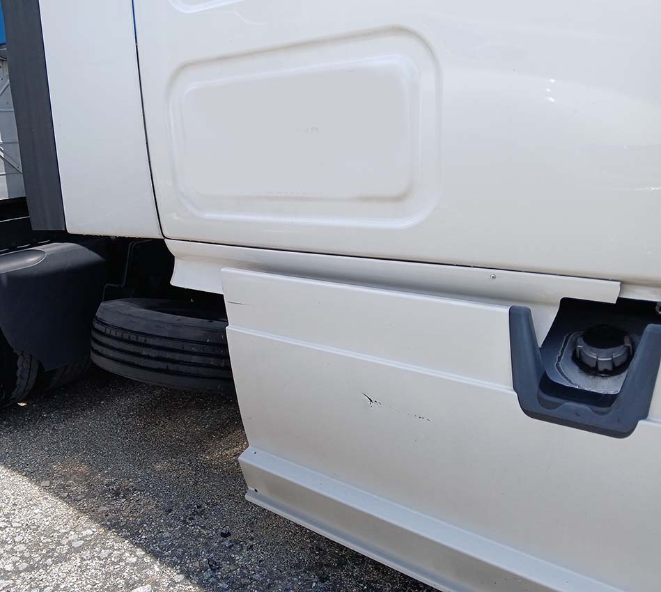 2013 Freightliner Cascadia - Image 7