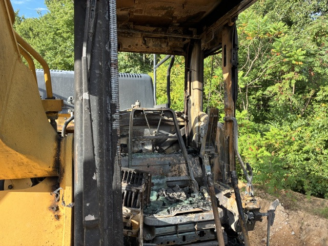 2013 Komatsu PC490LC-10 Excavator - Image 31