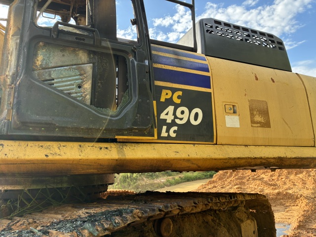 2013 Komatsu PC490LC-10 Excavator - Image 7