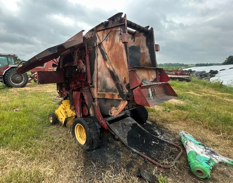 2012 New Holland BR7070 Baler - Image 2