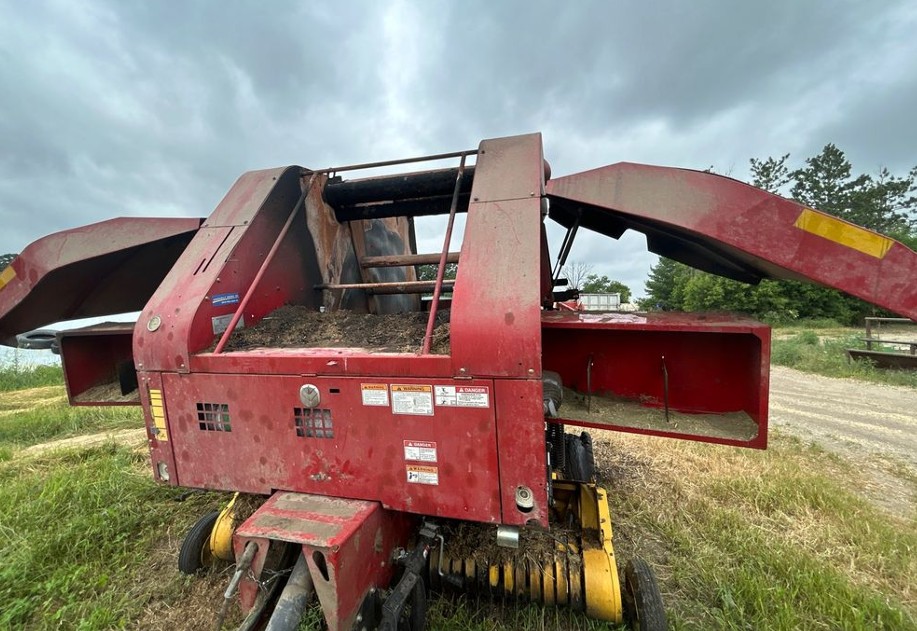2012 New Holland BR7070 Baler - Image 10