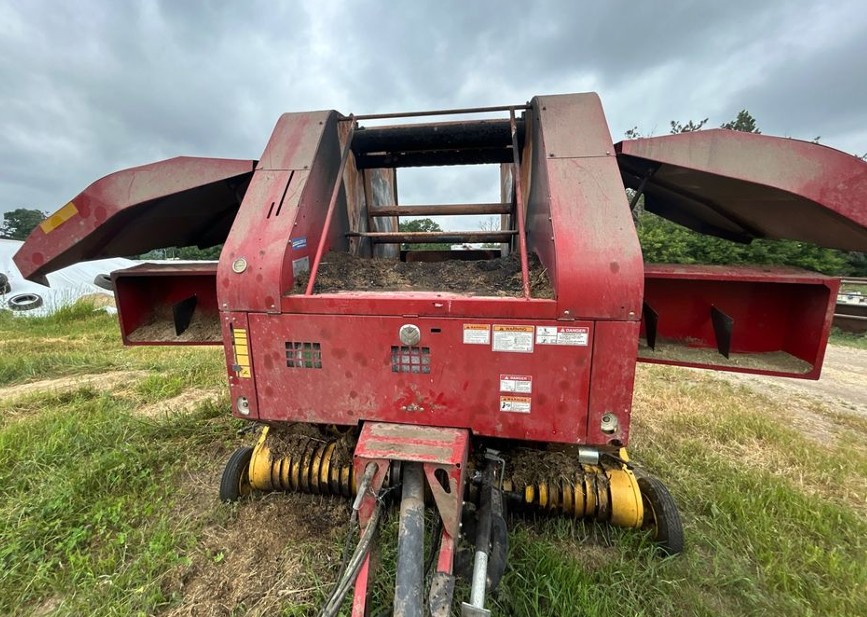 2012 New Holland BR7070 Baler - Image 11