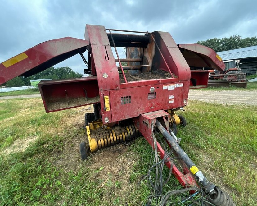 2012 New Holland BR7070 Baler - Image 14