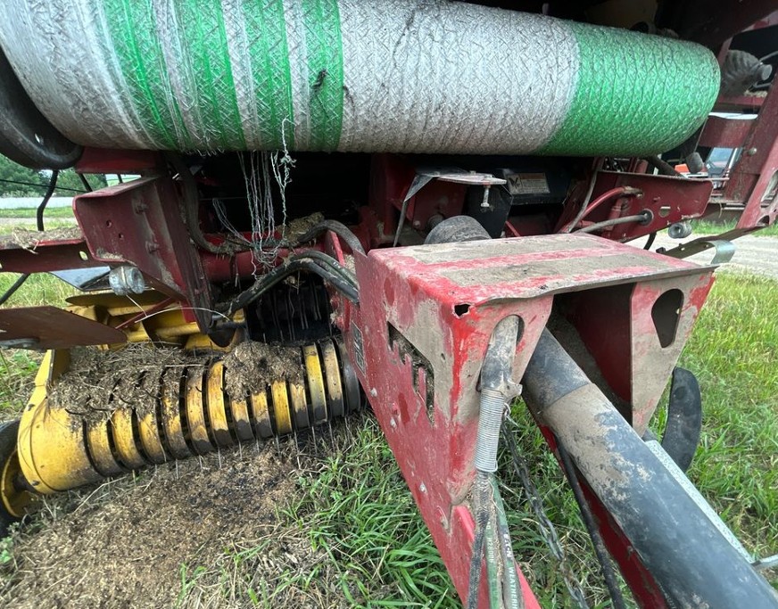 2012 New Holland BR7070 Baler - Image 18