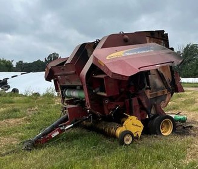 2012 New Holland BR7070 Baler
