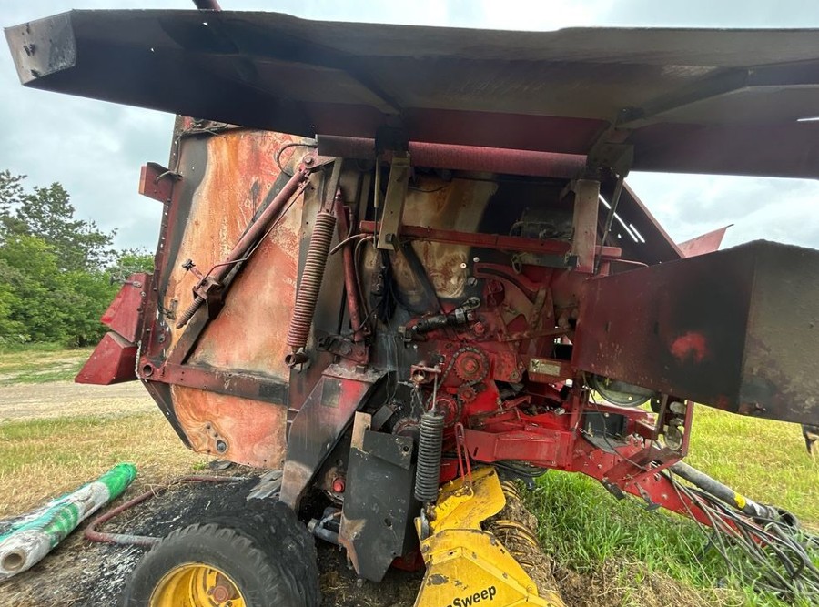 2012 New Holland BR7070 Baler - Image 22
