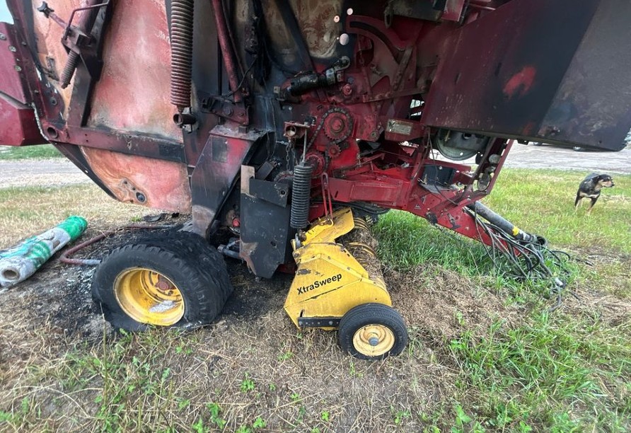 2012 New Holland BR7070 Baler - Image 23