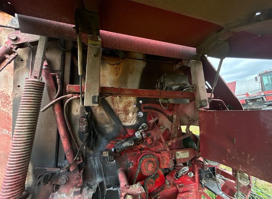 2012 New Holland BR7070 Baler - Image 24