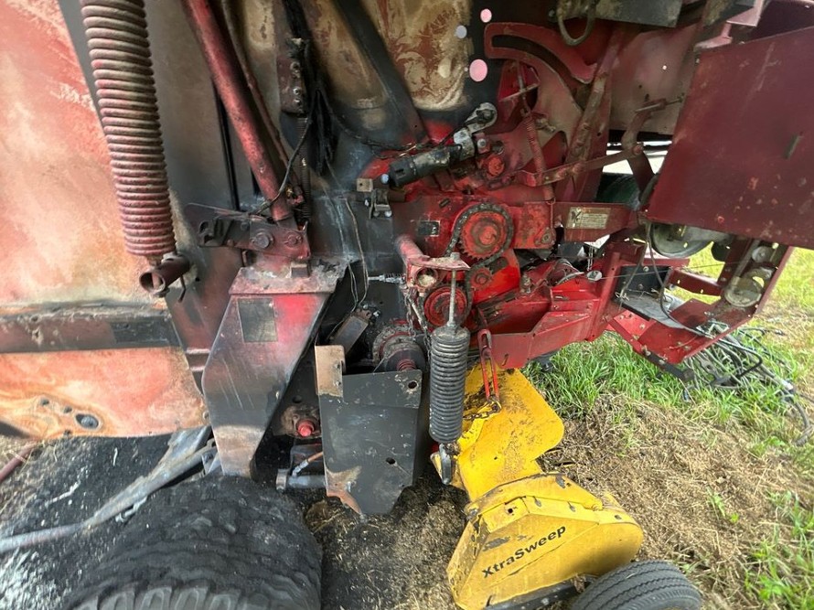 2012 New Holland BR7070 Baler - Image 25