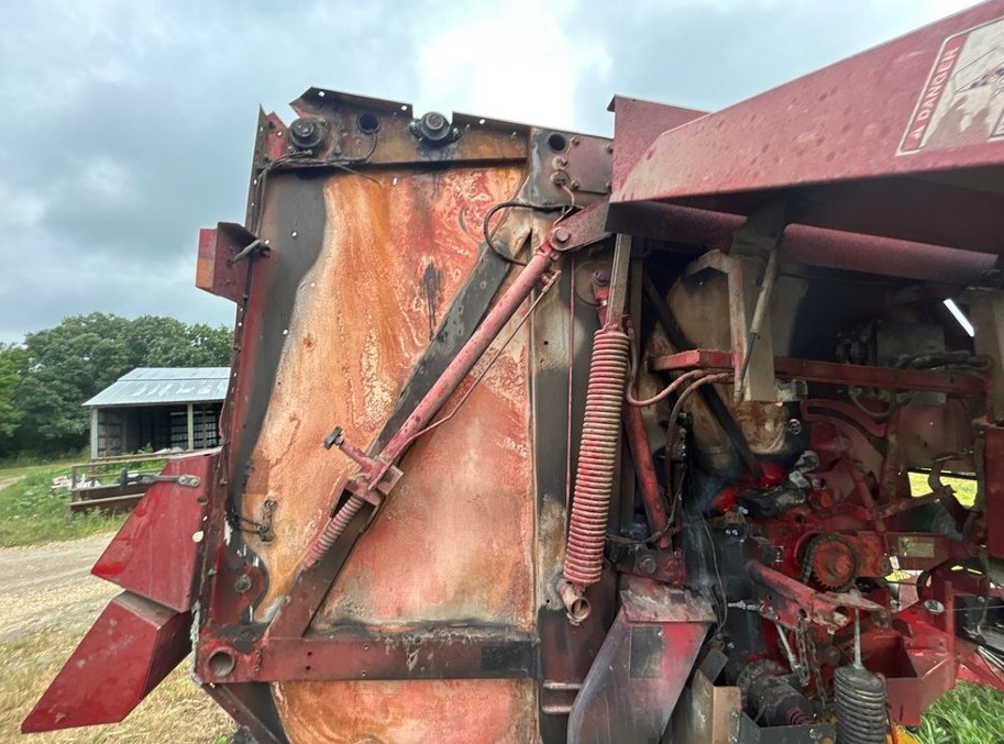 2012 New Holland BR7070 Baler - Image 26