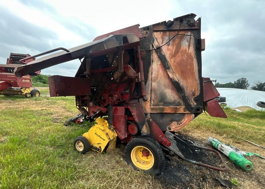 2012 New Holland BR7070 Baler - Image 3