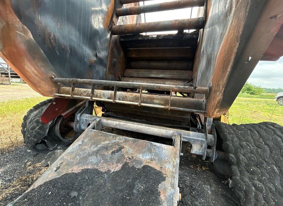 2012 New Holland BR7070 Baler - Image 30