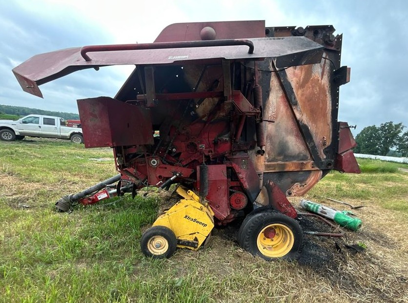 2012 New Holland BR7070 Baler - Image 4
