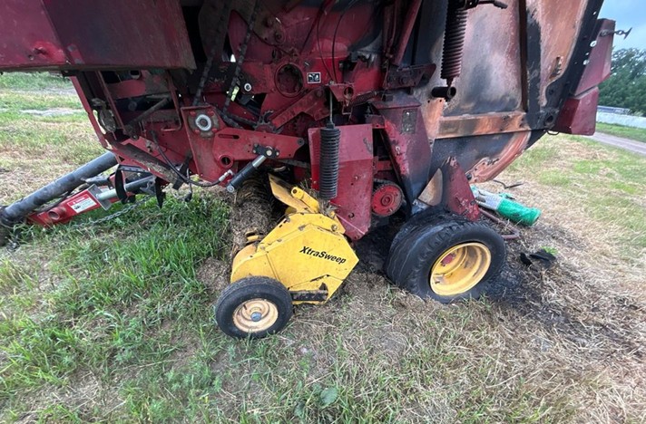 2012 New Holland BR7070 Baler - Image 6