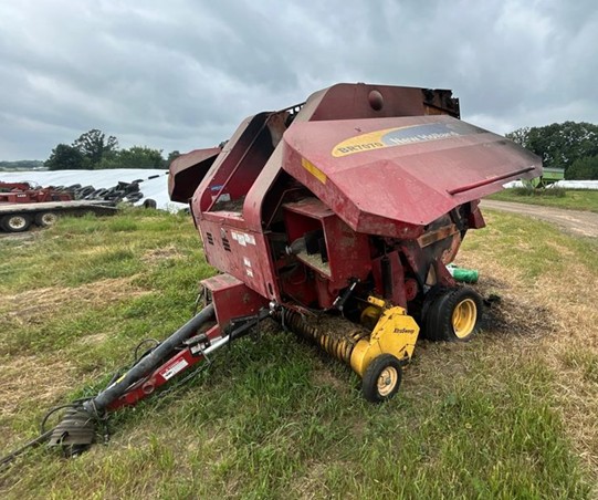2012 New Holland BR7070 Baler - Image 7