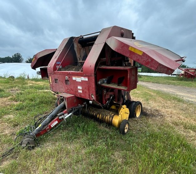 2012 New Holland BR7070 Baler - Image 8