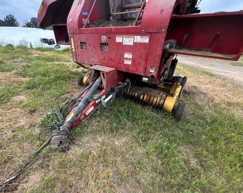 2012 New Holland BR7070 Baler - Image 9