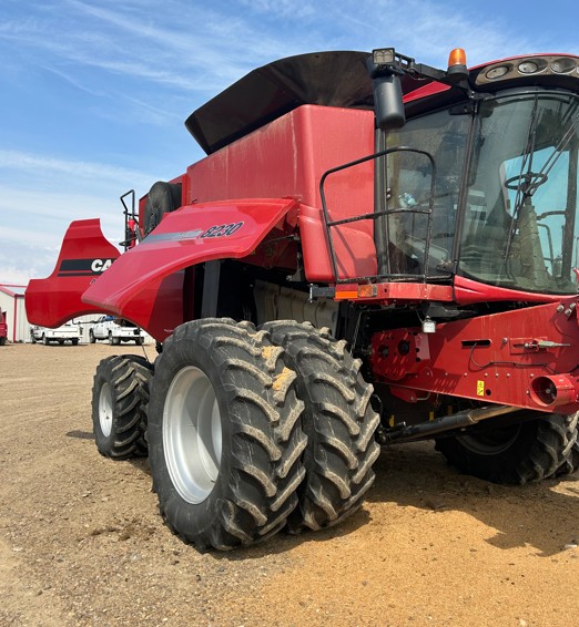 2014 Case IH 8230 Combine - Image 2