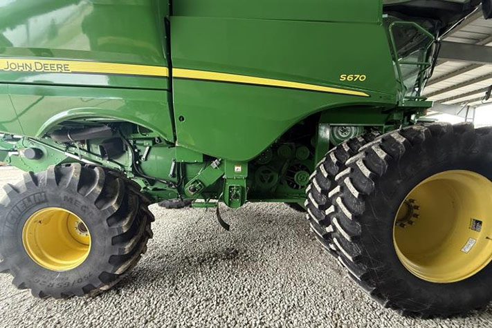 2014 John Deere S670 Combine - Image 11