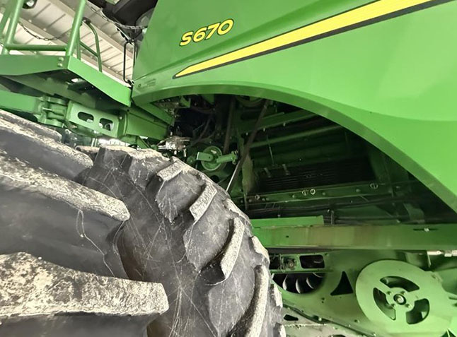 2014 John Deere S670 Combine - Image 17