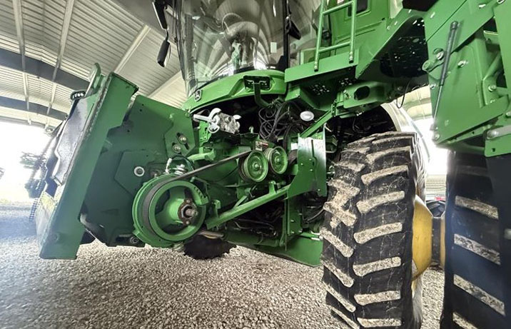 2014 John Deere S670 Combine - Image 18