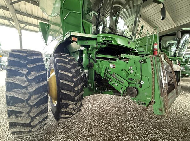 2014 John Deere S670 Combine - Image 19