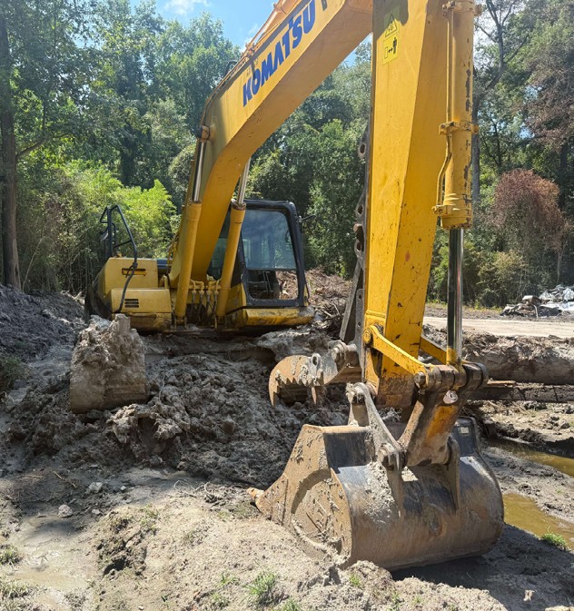 2015 Komatsu PC210 LC 10 Excavator - Image 3